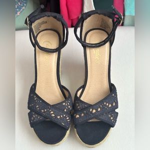 Candies Navy Blue Lace Crocheted Wedge Heels Size 7.5